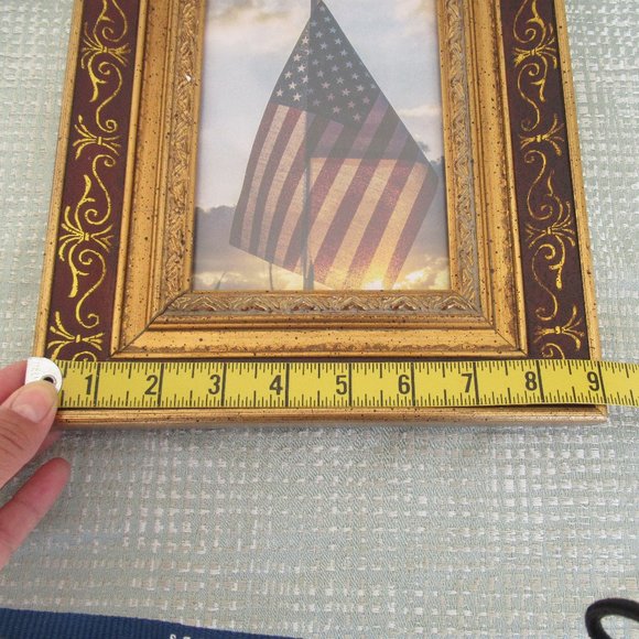 Beautiful Vintage Ornated Wood Picture Gilt Frame 9" x 11" for a 5" x 7" Picture - Picture 7 of 8